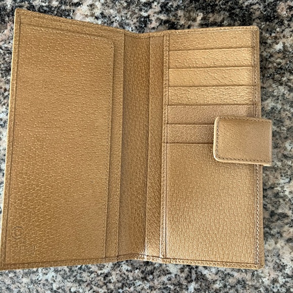 Authentic Gucci Wallet - Picture 5 of 10